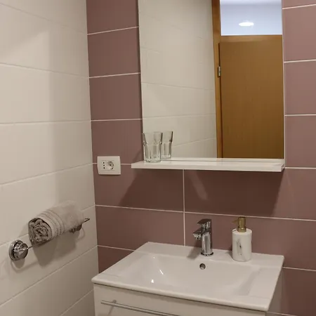 Apartment Apartma Lukovi 2 *