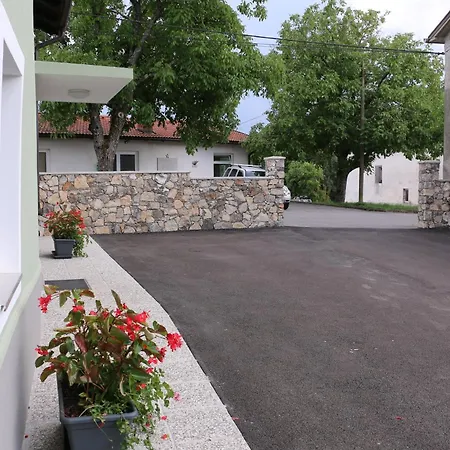 Apartma Lukovi 2 Apartment *